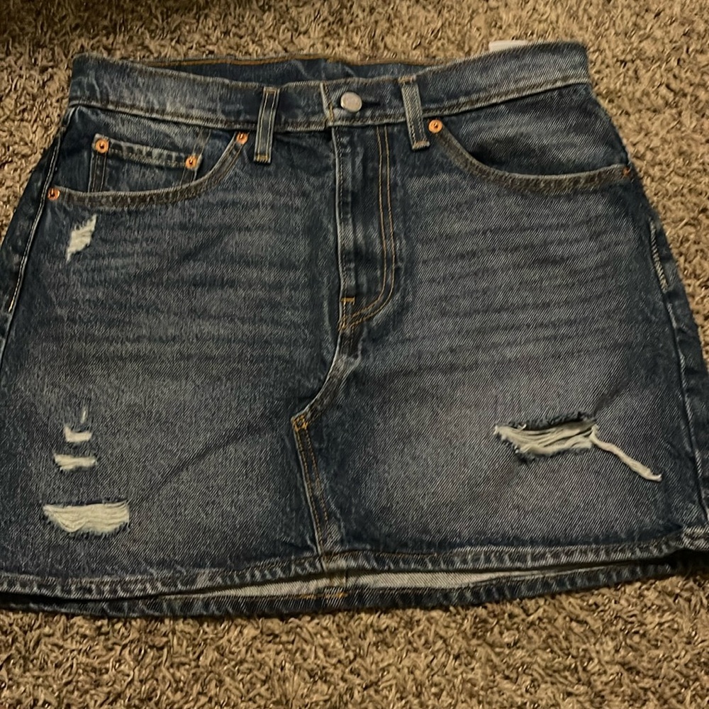 Levi’s denim skirt new never worn